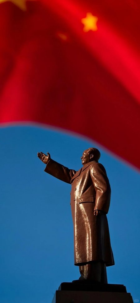 伟人雕像红蓝金棕写实主义五星红旗庄严肃穆手机壁纸 – 高清 桌面壁纸 开放版权素材 免费下载 手机电脑通用背景图