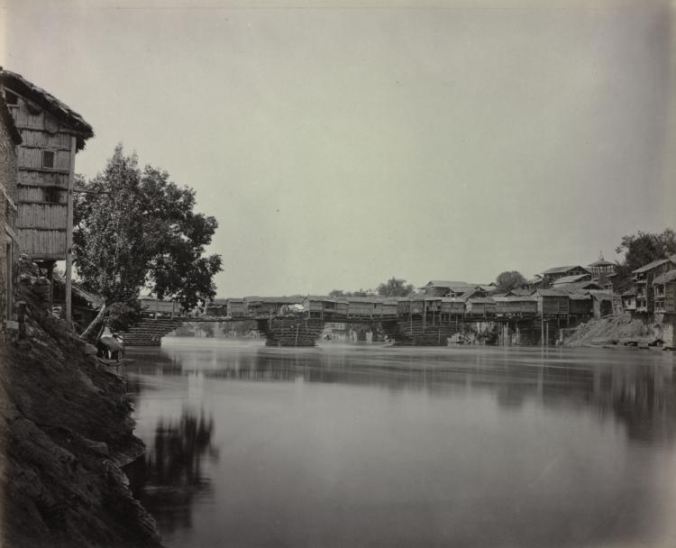 Bridge of Shops, Srinagar, Kashmir – 无版权可商用素材-iPhone17-1
