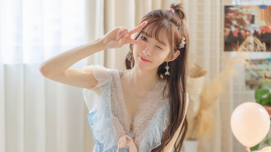 剪刀手势 v字手势可爱美女4k高端电脑桌面壁纸 – 高清 桌面壁纸 开放版权素材 免费下载 手机电脑通用背景图