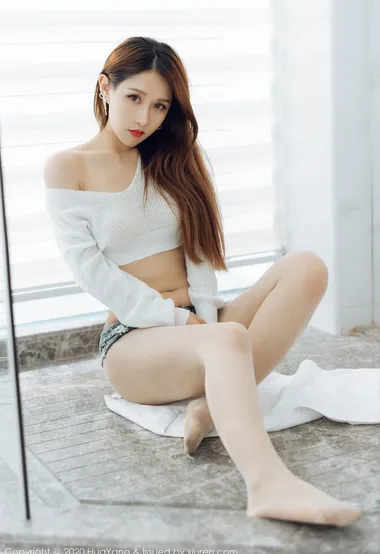 紧身热裤的魅力依旧让人无法抵挡