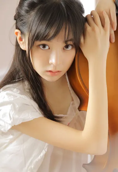 吉他少女，清纯女孩写真图片