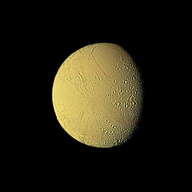 The Saturnian Moon Enceladus – 高清 桌面壁纸 无版权可商用素材 免费下载 手机电脑通