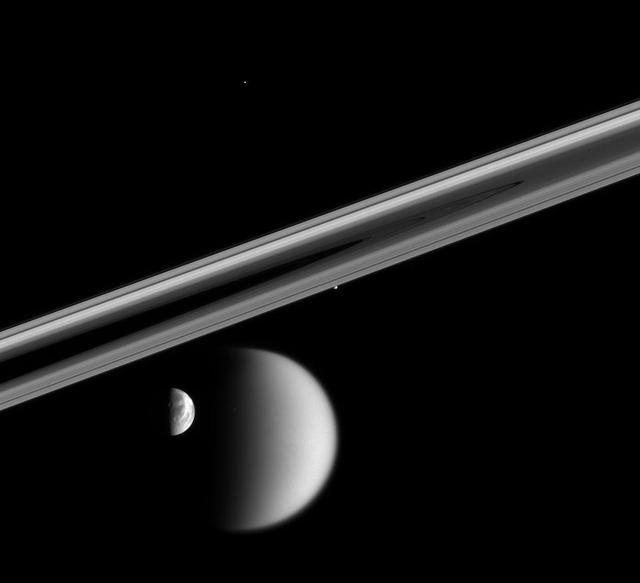 When Moons Align – 高清 桌面壁纸 无版权可商用素材 免费下载 手机电脑通用背景图