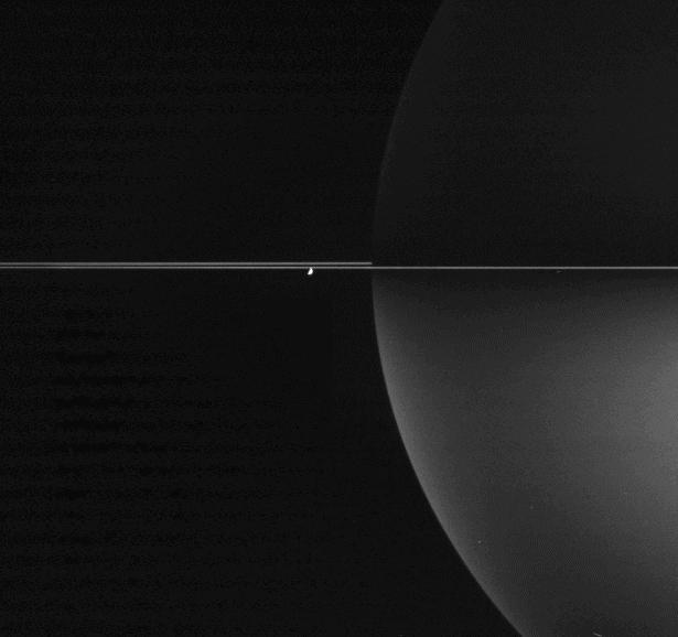 One Moon Among Billions – 高清 桌面壁纸 无版权可商用素材 免费下载 手机电脑通用背景图