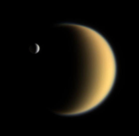 A Tale of Two Moons – 高清 桌面壁纸 无版权可商用素材 免费下载 手机电脑通用背景图