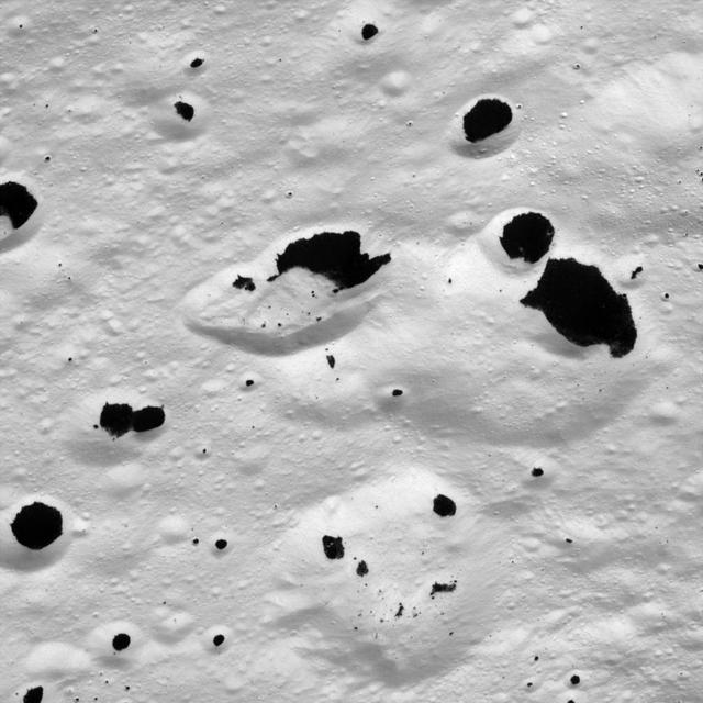 Inky Stains on a Frozen Moon – 高清 桌面壁纸 无版权可商用素材 免费下载 手机电脑通
