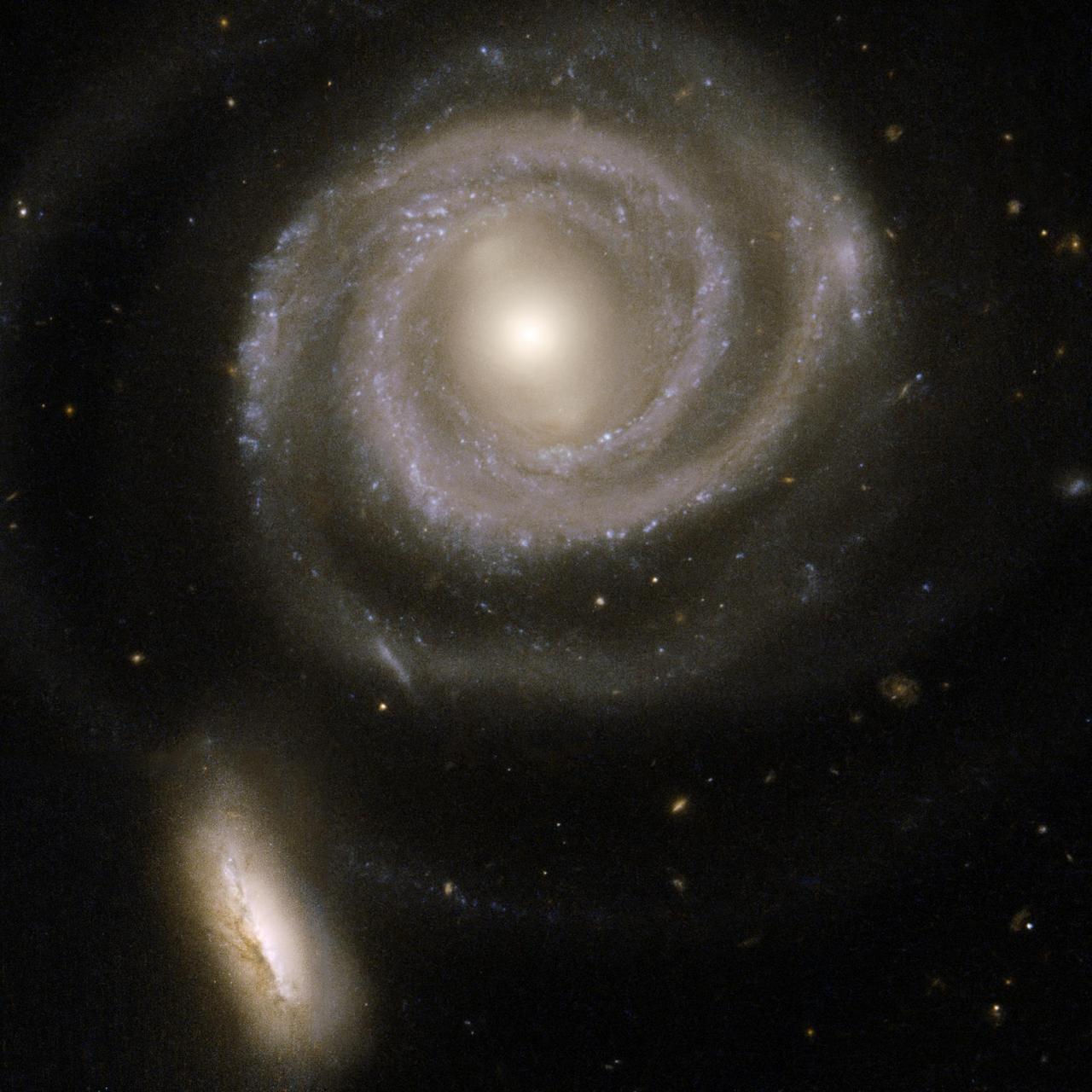 Interacting Galaxies – 高清 桌面壁纸 无版权可商用素材 免费下载 手机电脑通用背景图