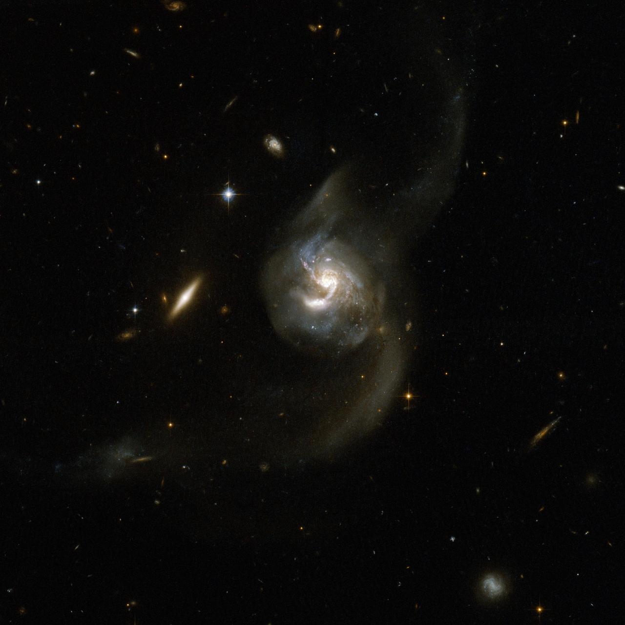 NGC 6090 a Pair of Spiral Galaxies – 高清 桌面壁纸 无版权可商用素材 免费下载