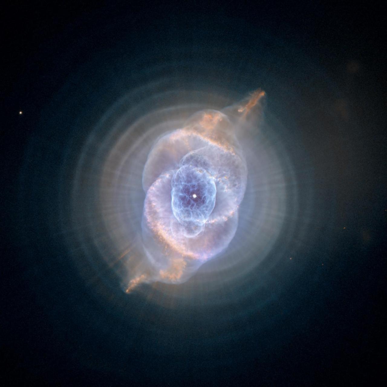 Dying Star Creates Fantasy like Sculpture of Gas and Dust