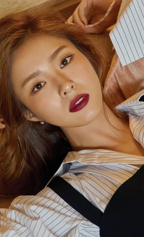 肤色黝黑的亚洲气质美女 – 高清 桌面壁纸 开放版权素材 免费下载 手机电脑通用背景图