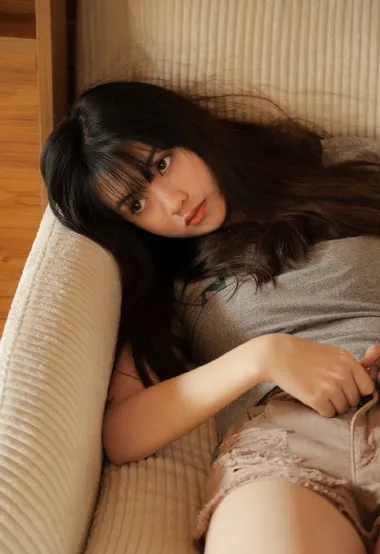 紧身裤少女的私房写真日记，就像一个人什么都不去想