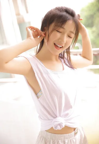 清纯可爱的学生妹宿舍个人写真照片