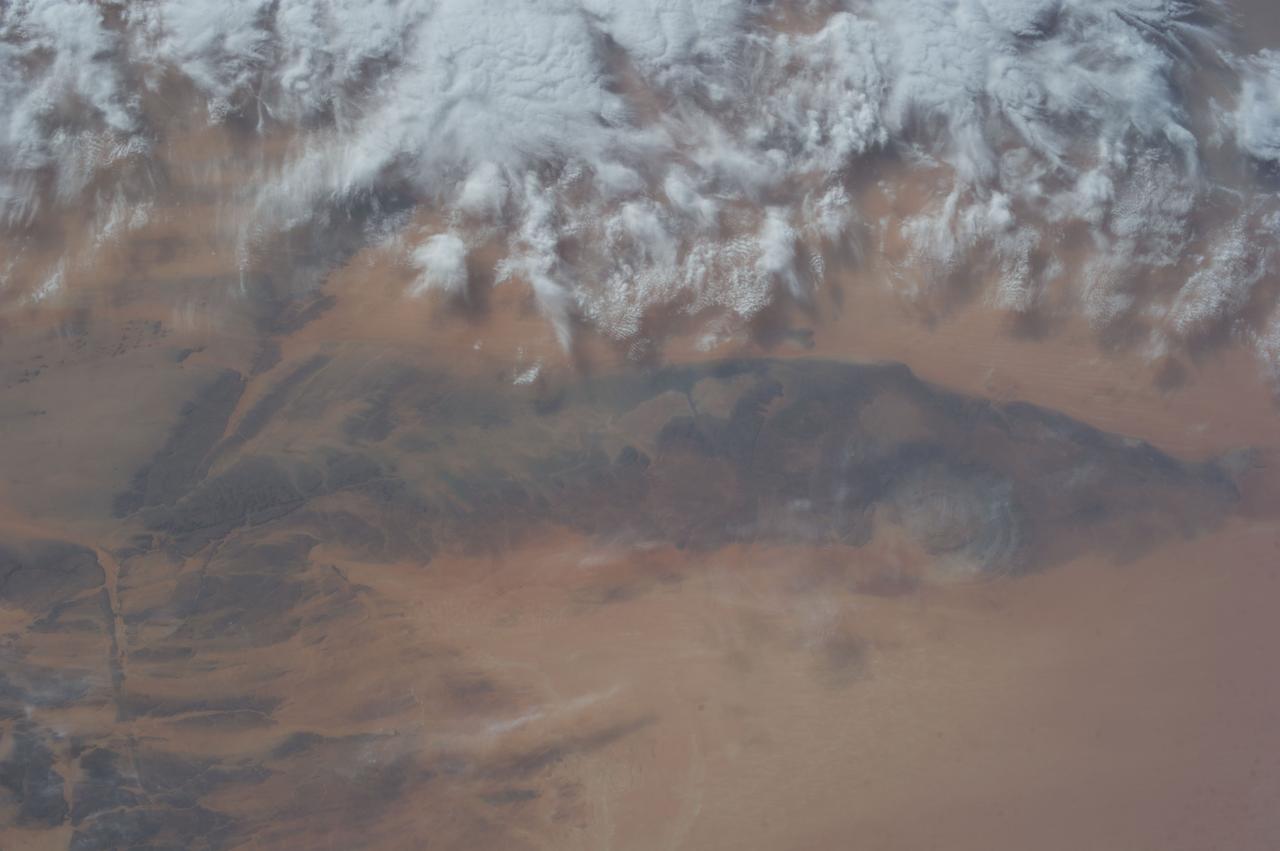 Earth Observation – 高清 桌面壁纸 无版权可商用素材 免费下载 手机电脑通用背景图