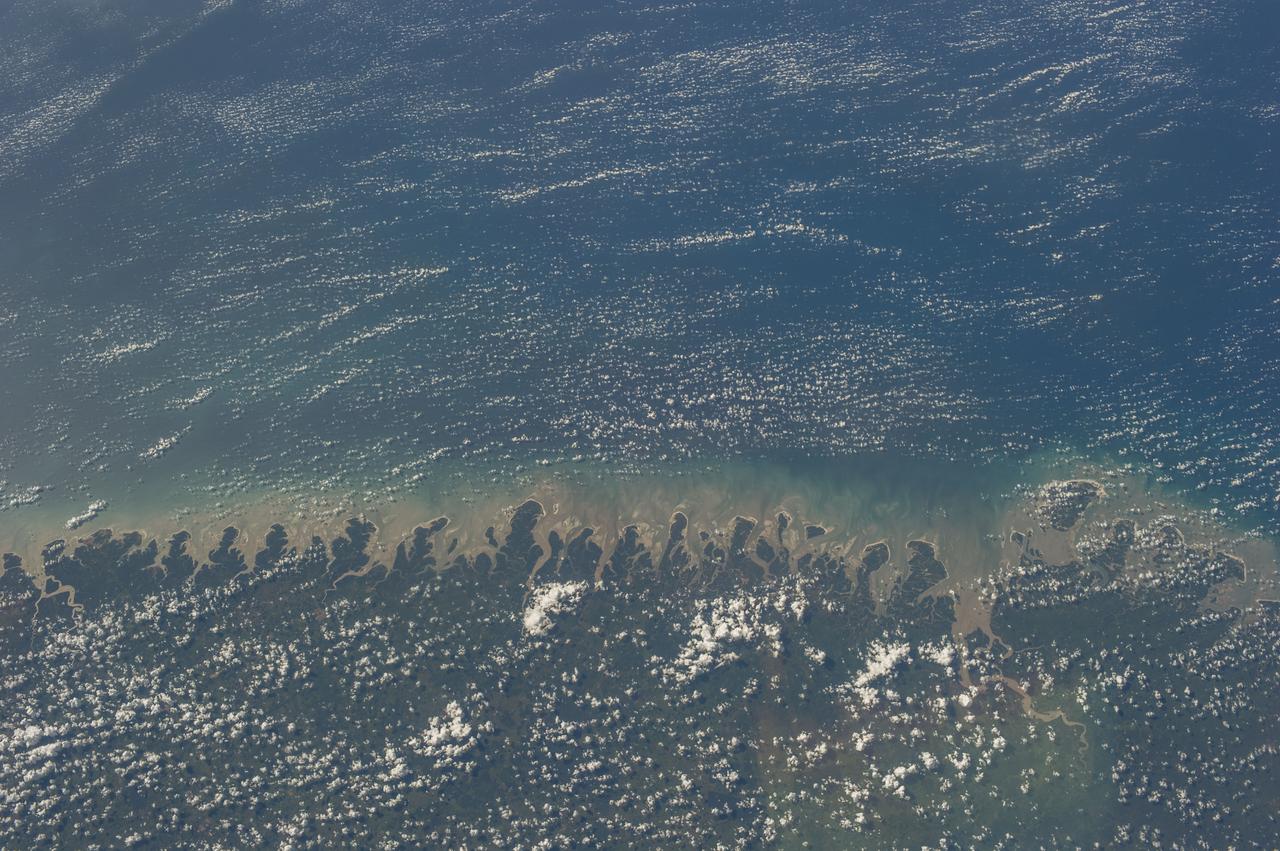 Earth Observation – 高清 桌面壁纸 无版权可商用素材 免费下载 手机电脑通用背景图