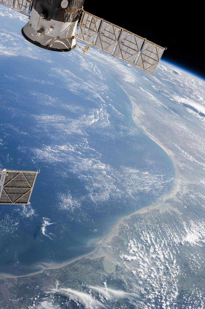 Earth Observation – 高清 桌面壁纸 无版权可商用素材 免费下载 手机电脑通用背景图