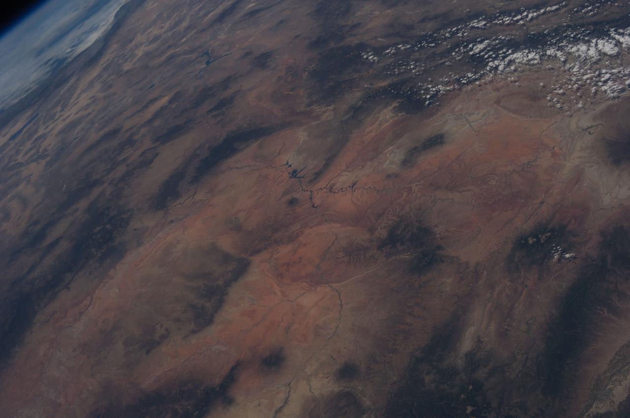 Earth Observation – 高清 桌面壁纸 无版权可商用素材 免费下载 手机电脑通用背景图