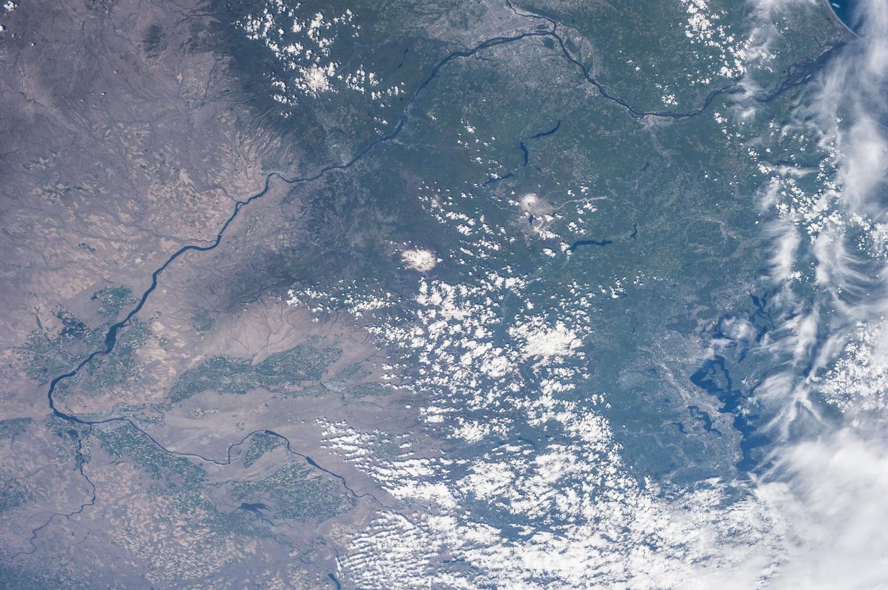 Earth Observation – 高清 桌面壁纸 无版权可商用素材 免费下载 手机电脑通用背景图