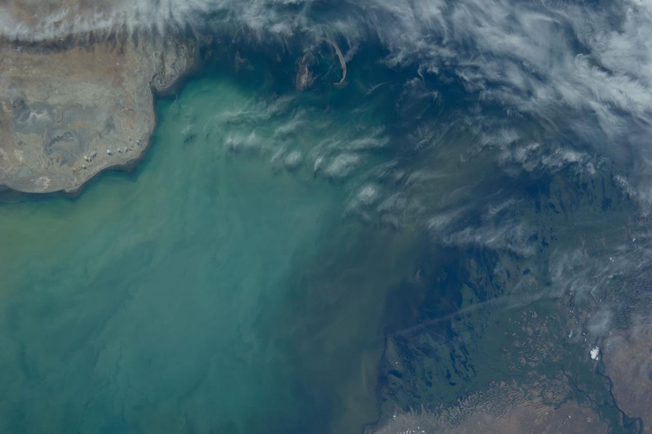 Earth Observation – 高清 桌面壁纸 无版权可商用素材 免费下载 手机电脑通用背景图