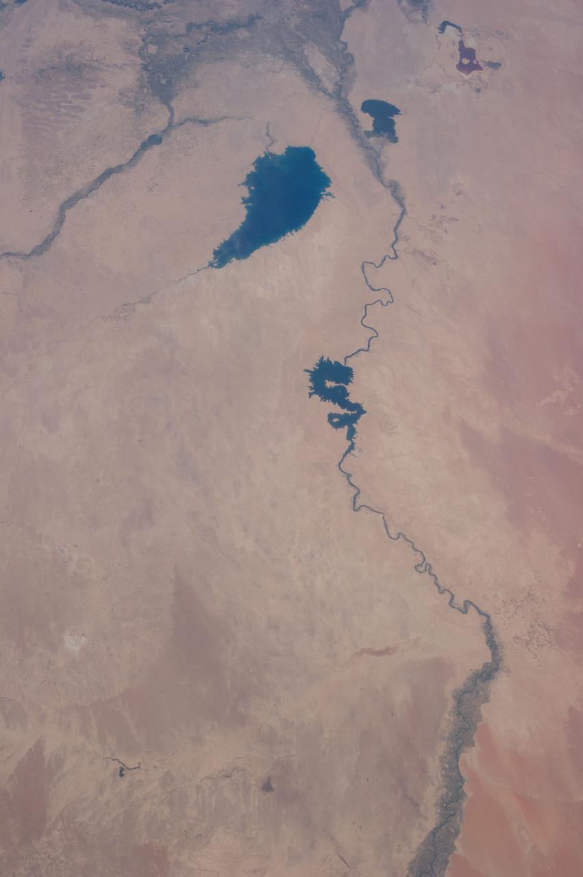 Earth Observation – 高清 桌面壁纸 无版权可商用素材 免费下载 手机电脑通用背景图