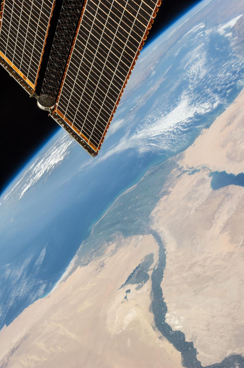 Earth Observation – 高清 桌面壁纸 无版权可商用素材 免费下载 手机电脑通用背景图