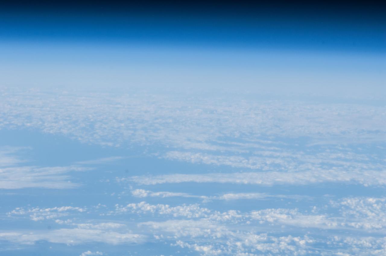 Earth Observation – 高清 桌面壁纸 无版权可商用素材 免费下载 手机电脑通用背景图