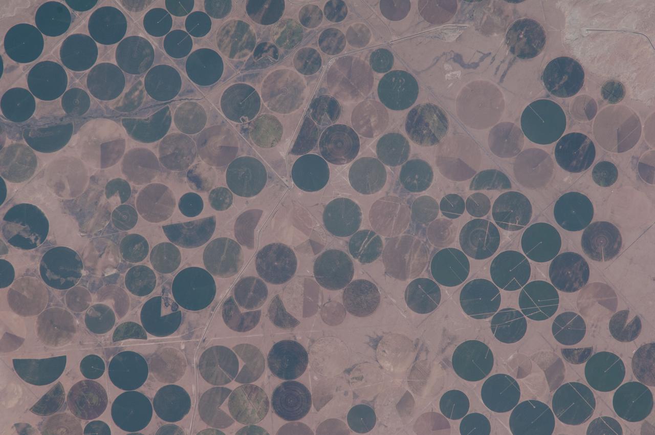 Earth Observation – 高清 桌面壁纸 无版权可商用素材 免费下载 手机电脑通用背景图
