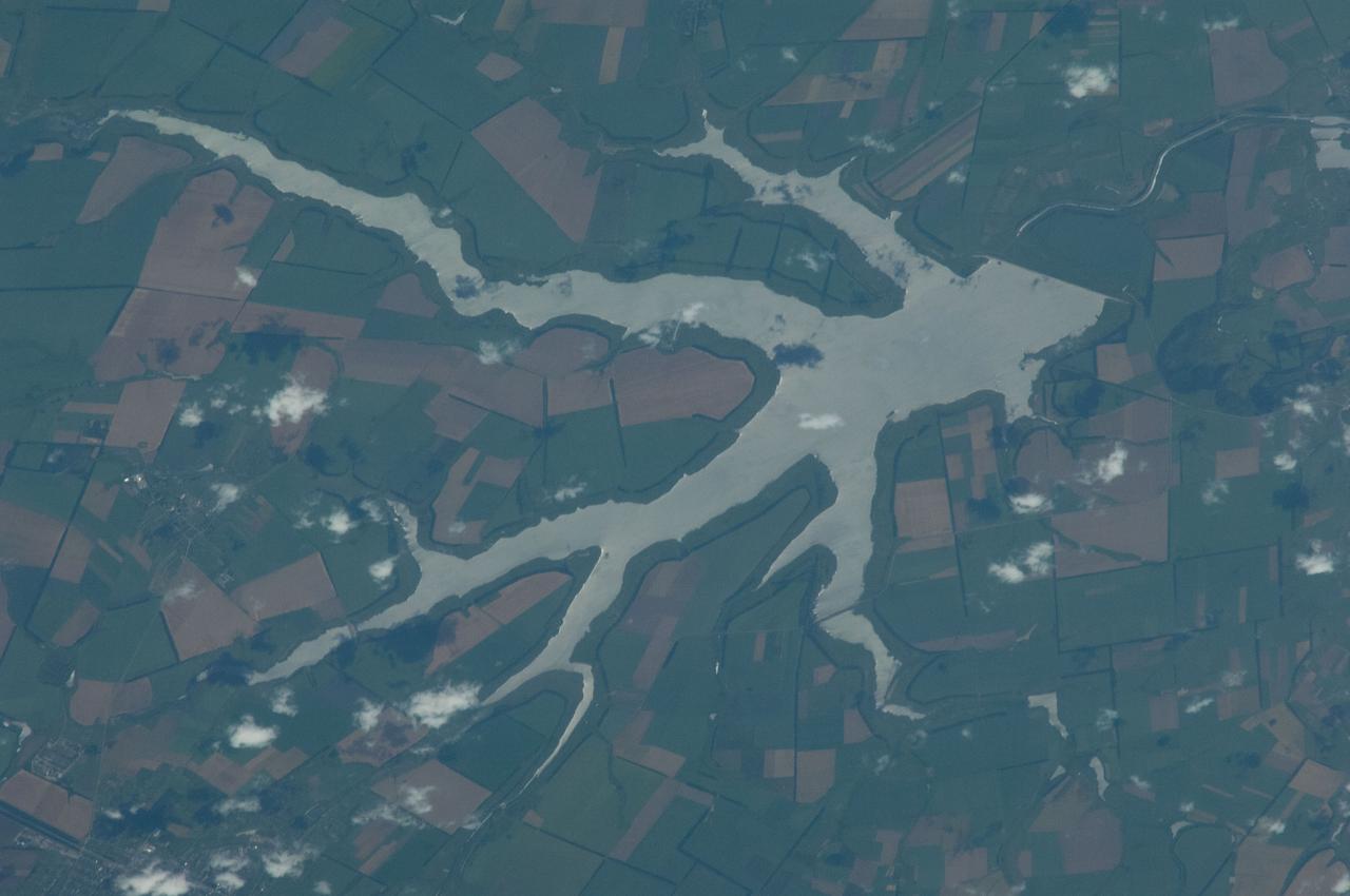 Earth Observation – 高清 桌面壁纸 无版权可商用素材 免费下载 手机电脑通用背景图