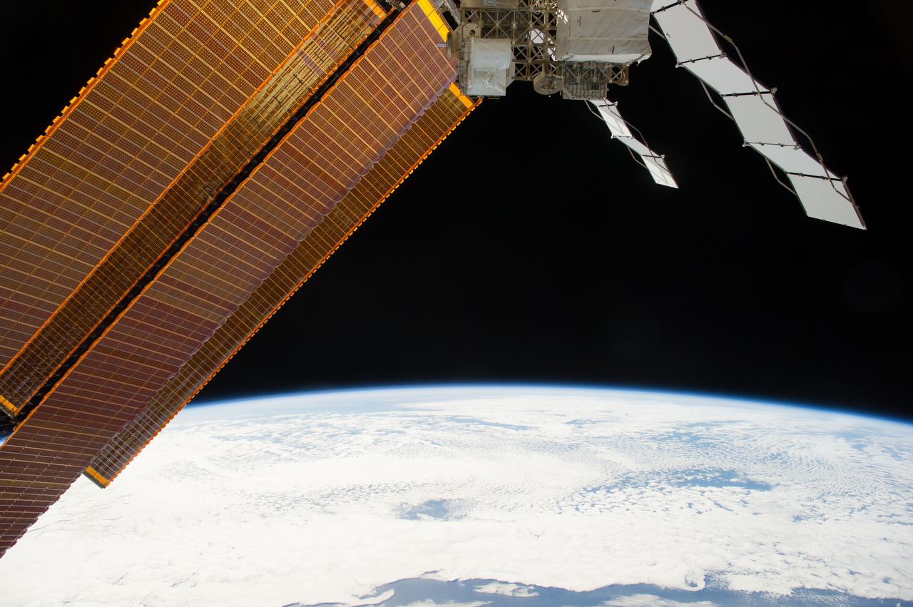 Earth Observation – 无版权可商用素材-iPhone17-1