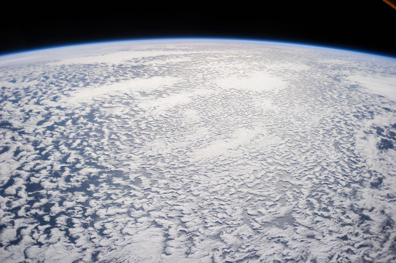 Earth Observation – 高清 桌面壁纸 无版权可商用素材 免费下载 手机电脑通用背景图
