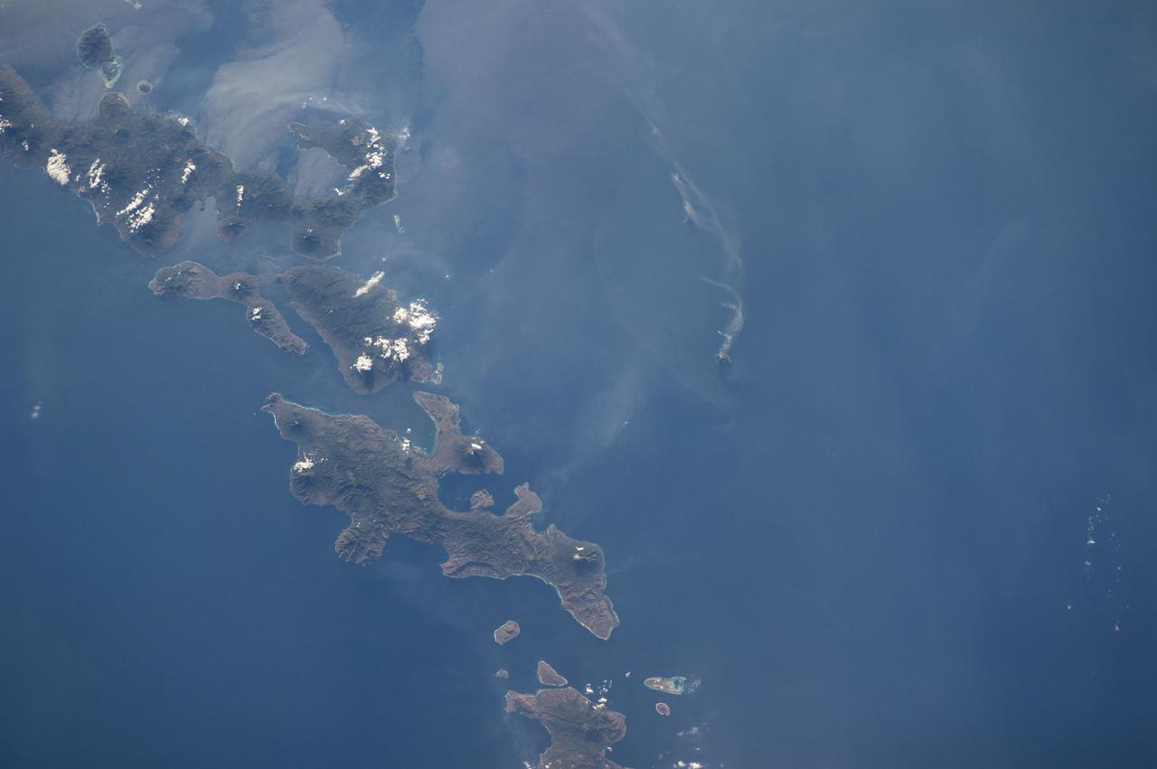 Earth Observation – 高清 桌面壁纸 无版权可商用素材 免费下载 手机电脑通用背景图