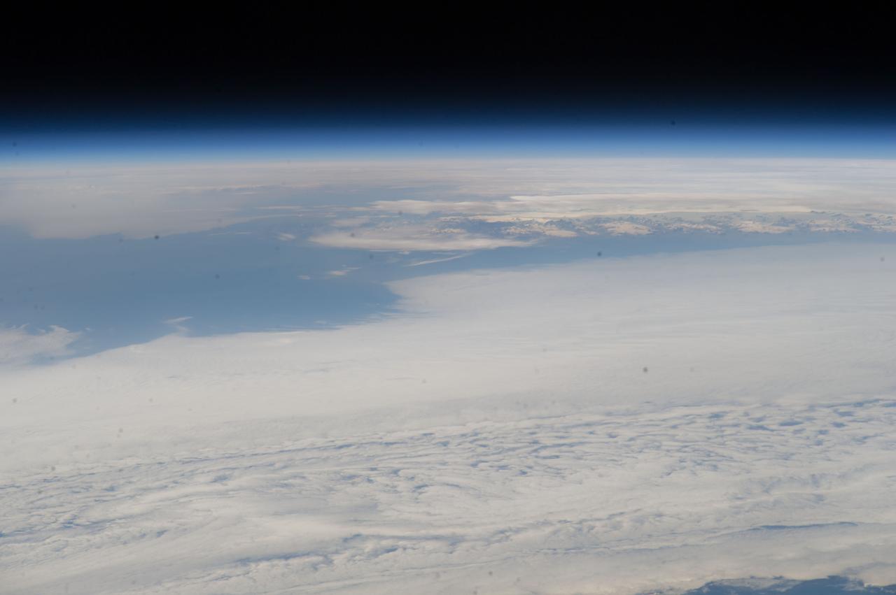 Earth Observation – 高清 桌面壁纸 无版权可商用素材 免费下载 手机电脑通用背景图