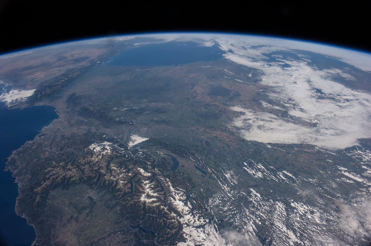 Earth Observation – 高清 桌面壁纸 无版权可商用素材 免费下载 手机电脑通用背景图