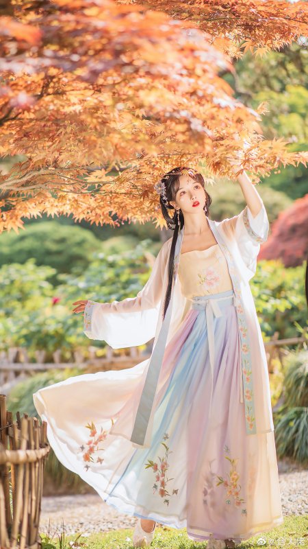 古装 古风 扇子 清纯 美女 4k电脑壁纸 4k手机壁纸极品桌面精选 – 高清 桌面壁纸 开放版权素材 免费下载 手